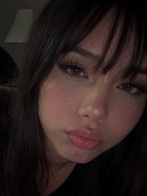 Hotová AI modelka
